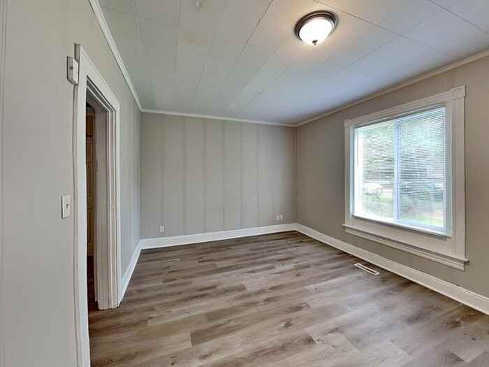1910 Chelton Ave W - Photo 3 of 23