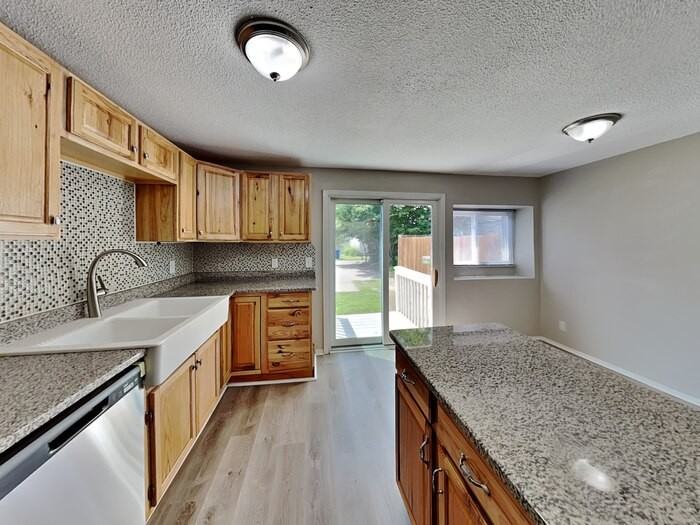 1910 Chelton Ave W - Photo 4 of 23