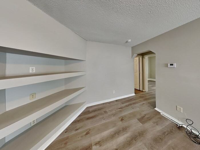 1910 Chelton Ave W - Photo 5 of 23