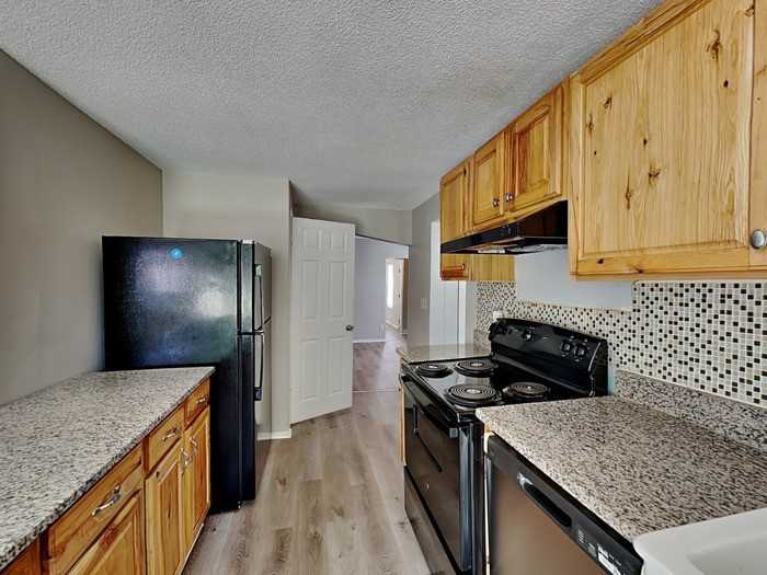 1910 Chelton Ave W - Photo 7 of 23