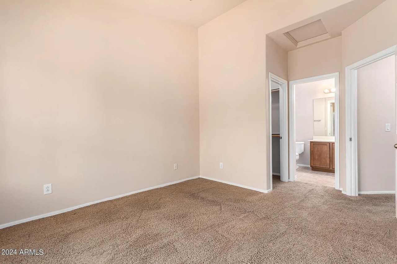 900 S 94th St #1052 - Photo 4 of 9