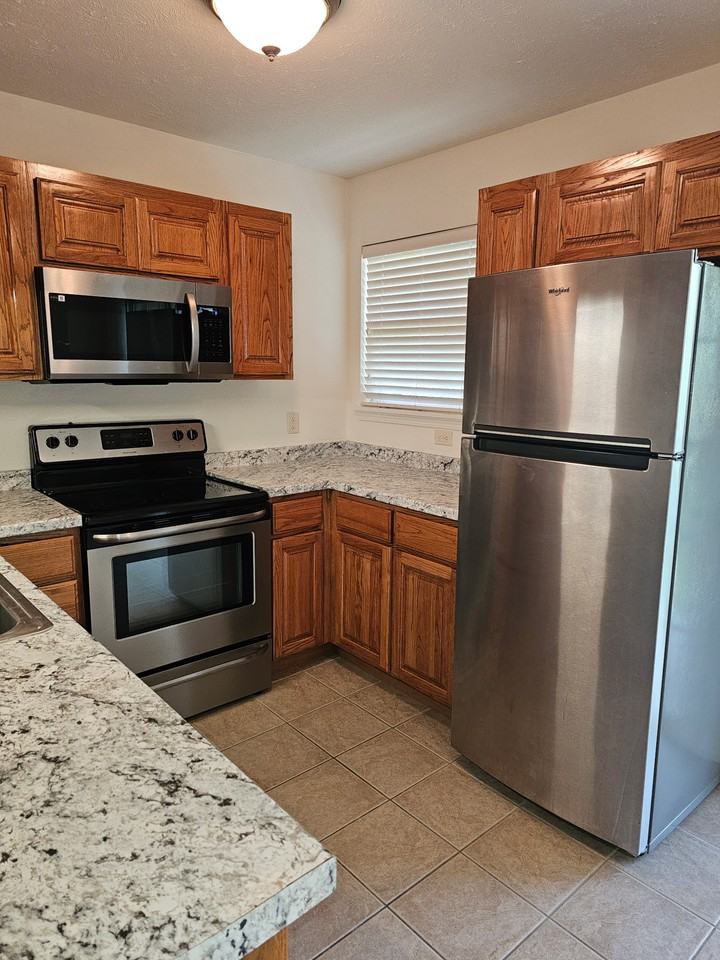 126 Vixen Cir #J - Photo 2 of 11