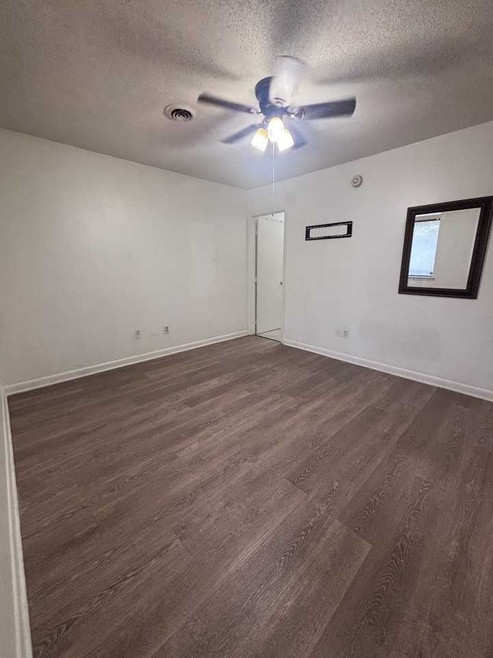 1211 Metze Rd #B8 - Photo 2 of 9