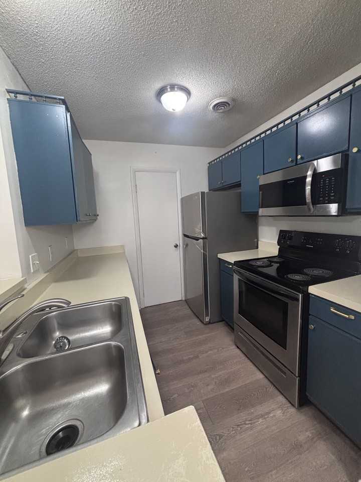1211 Metze Rd #B8 - Photo 6 of 9