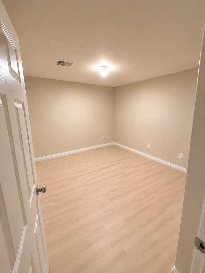7412 Pensacola Pl - Photo 4 of 17