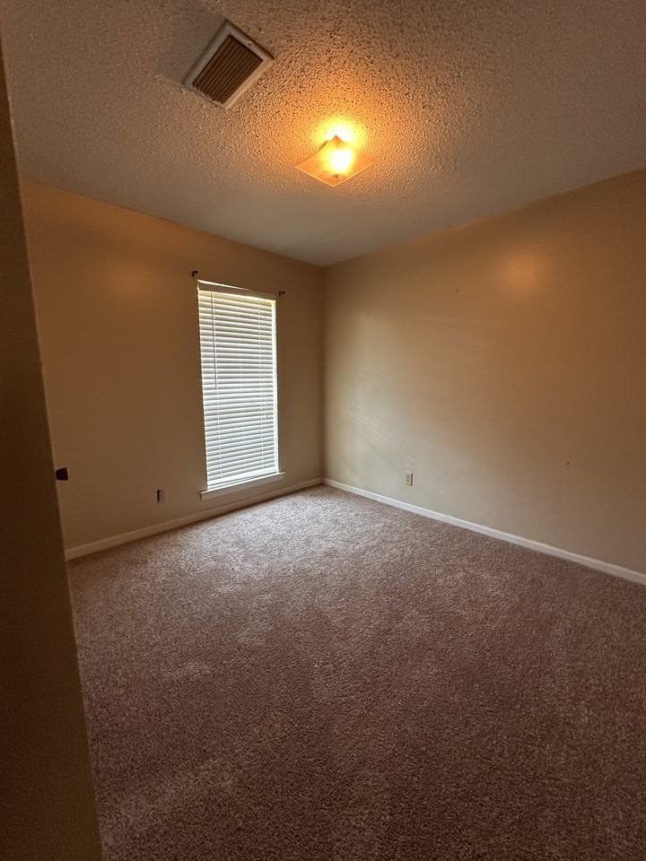 849 Alma Dr #NA - Photo 7 of 8