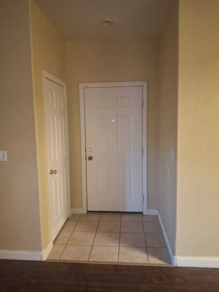 1420 Bow Creek Ct #NA - Photo 4 of 20