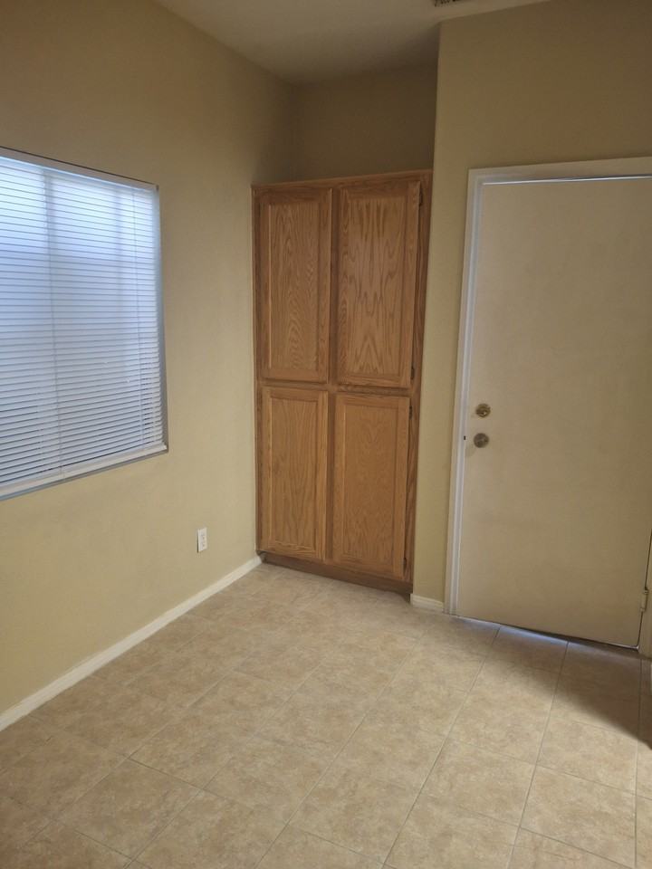 1420 Bow Creek Ct #NA - Photo 6 of 20