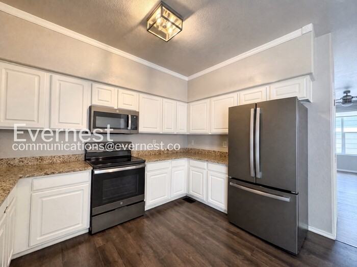 1922 Depew St - Photo 4 of 26