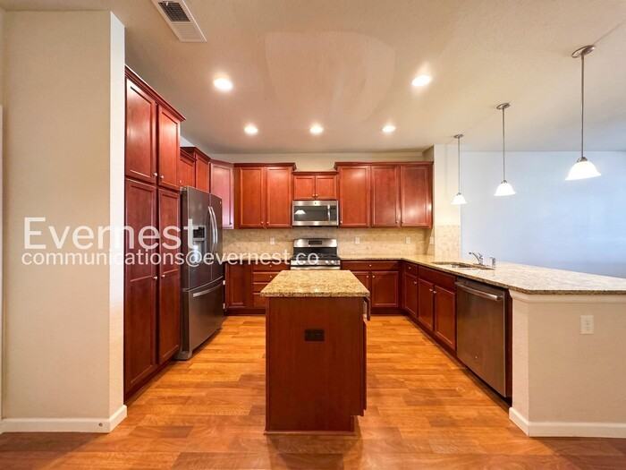 9086 E Phillips Ln - Photo 4 of 23