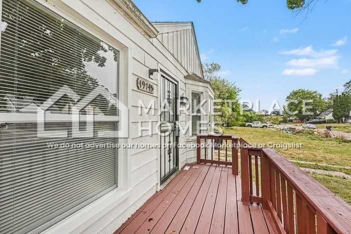 19745 Blackstone St - Photo 4 of 22