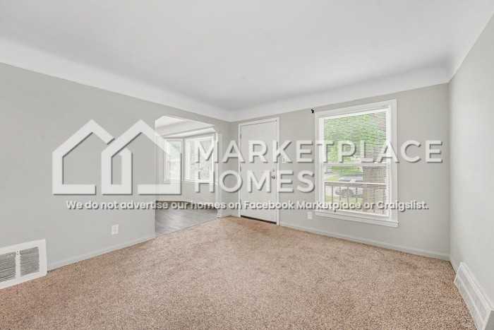 19745 Blackstone St - Photo 6 of 22