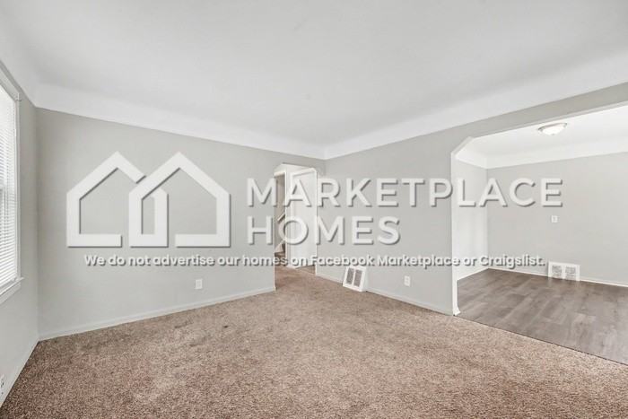 19745 Blackstone St - Photo 7 of 22