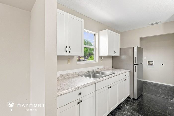 1021 Church St - Photo 4 of 18