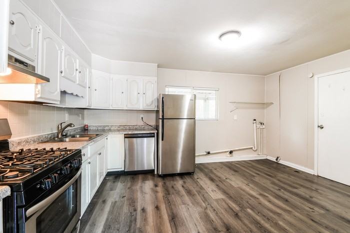 3860 Arquette Dr - Photo 5 of 10