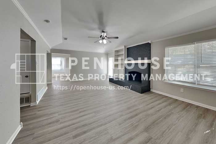 2424 Meadow Crk - Photo 6 of 23