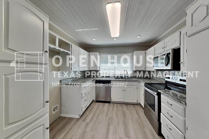 2424 Meadow Crk - Photo 7 of 23
