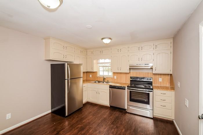 5270 Jean Dr - Photo 4 of 8