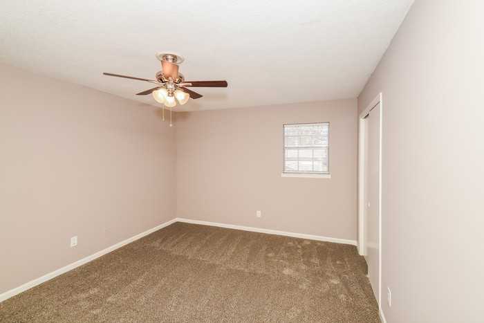 5270 Jean Dr - Photo 5 of 8