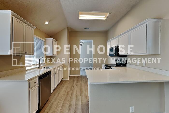 4733 Parkmount Dr - Photo 6 of 20