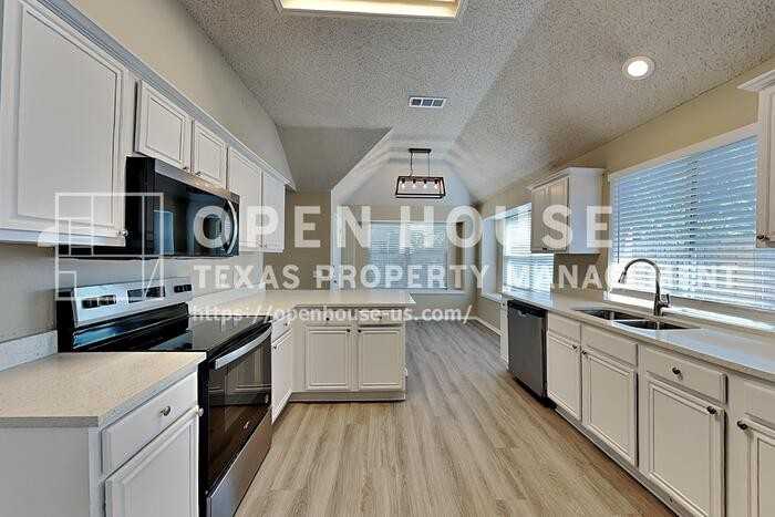 4733 Parkmount Dr - Photo 7 of 20