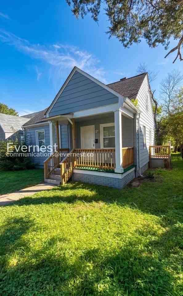 1402 E 18th St - Photo 2 of 18