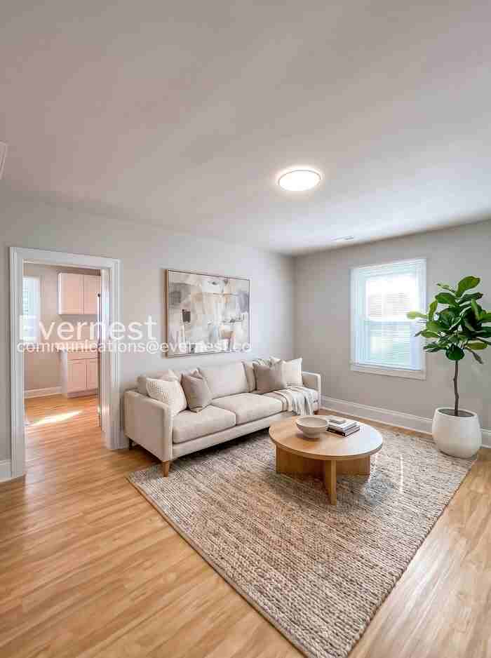 1402 E 18th St - Photo 3 of 18