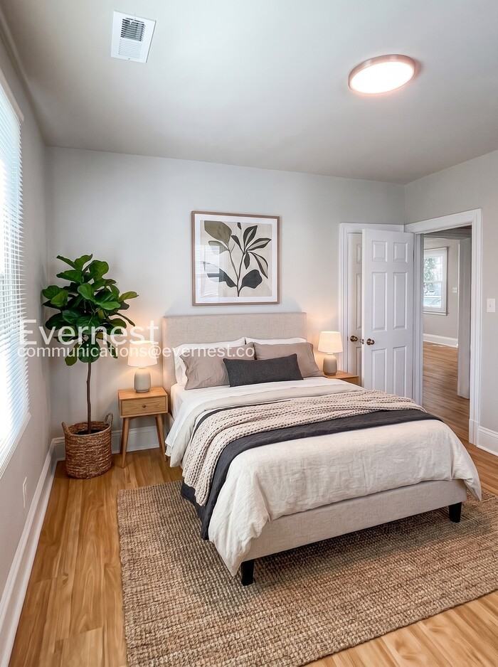 1402 E 18th St - Photo 4 of 18
