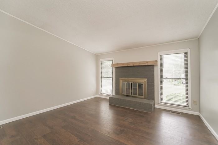 515 E Lee Ave - Photo 4 of 11