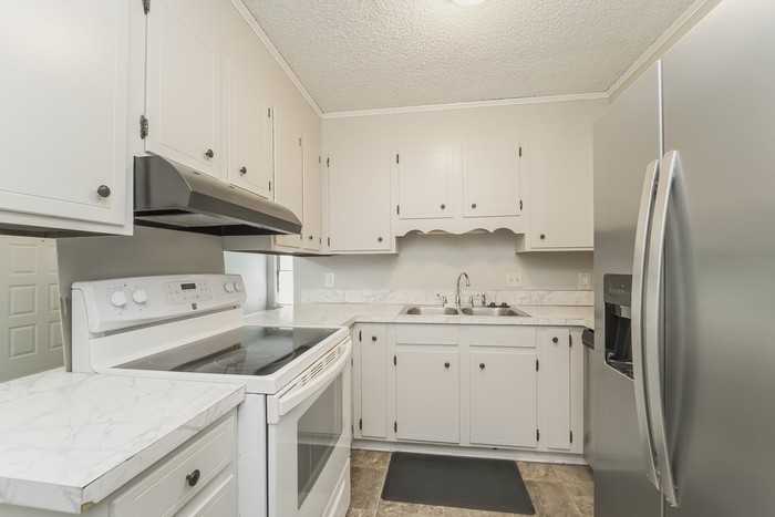 515 E Lee Ave - Photo 5 of 11
