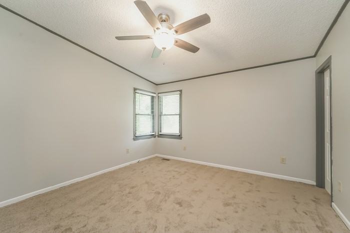 515 E Lee Ave - Photo 6 of 11