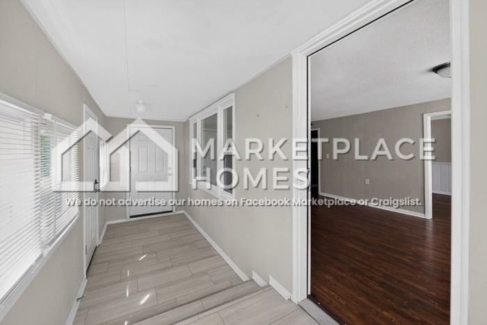 1110 Pinkston St - Photo 2 of 24