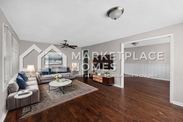 1110 Pinkston St - Photo 3 of 24
