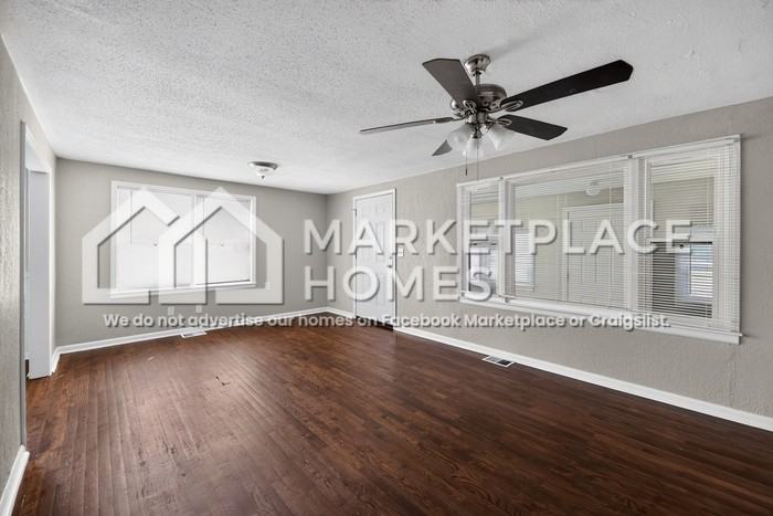 1110 Pinkston St - Photo 4 of 24
