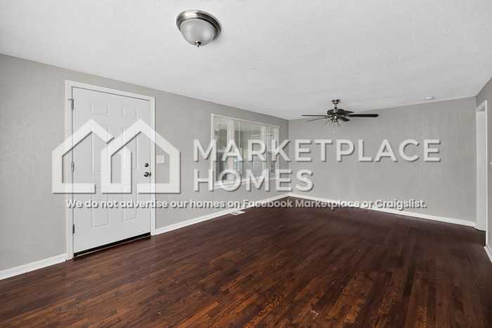 1110 Pinkston St - Photo 5 of 24