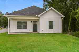 featured image of 16220 Lamarche Dr