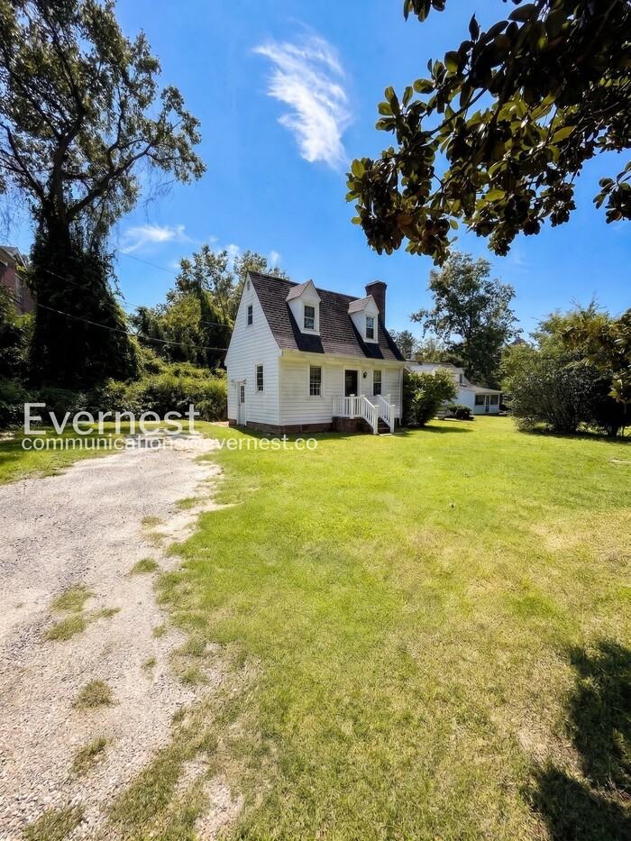 111 Woods Dr - Photo 2 of 14