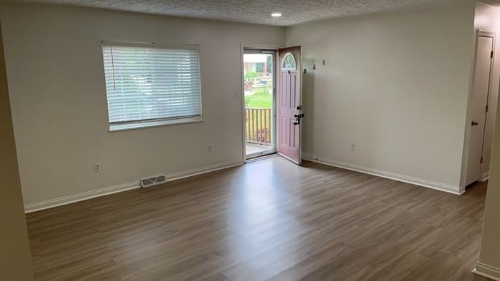 621 Waneta Ave - Photo 5 of 38