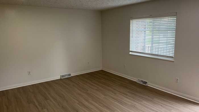 621 Waneta Ave - Photo 6 of 38