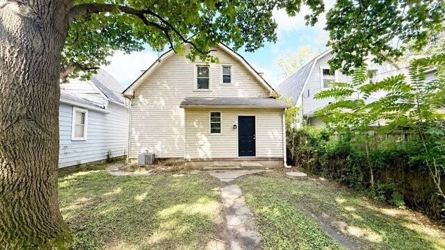 1415 Leonard St - Photo 2 of 13