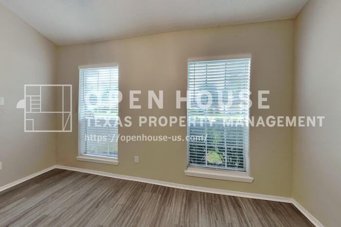 4734 Lost Lake Ln - Photo 4 of 21