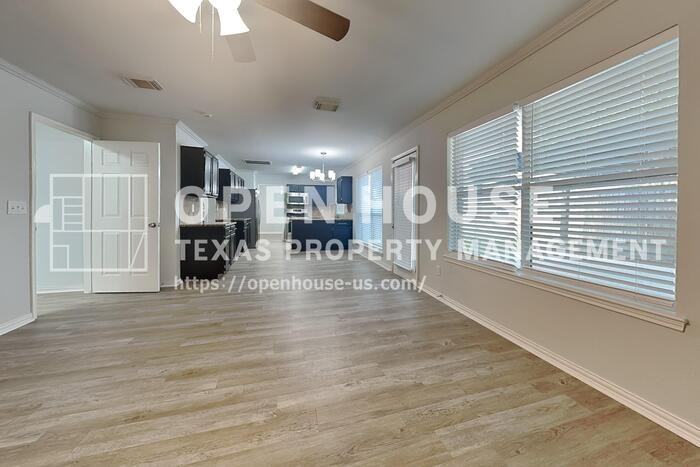 4012 Cedarwood Dr - Photo 4 of 22