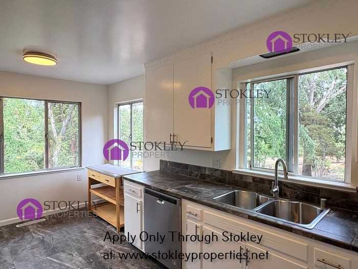 1067 Ridge Park Dr #A - Photo 4 of 11