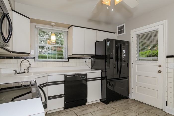 4313 Saint Martins Pl - Photo 3 of 10