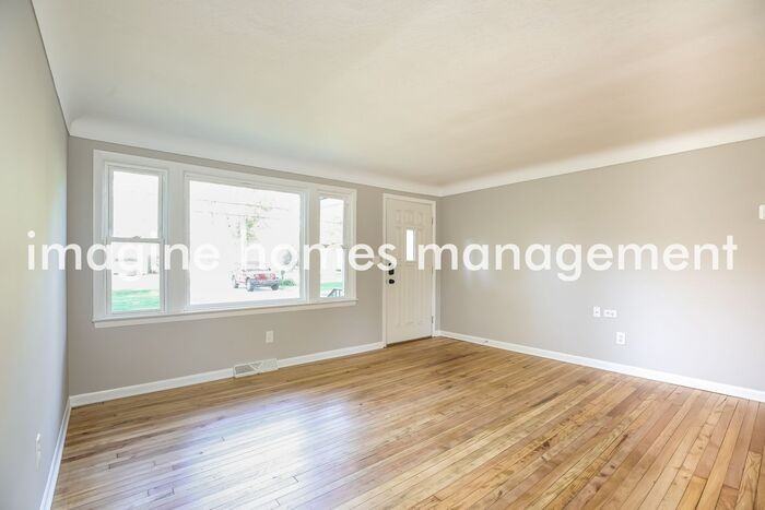 7152 Welland Dr - Photo 4 of 15