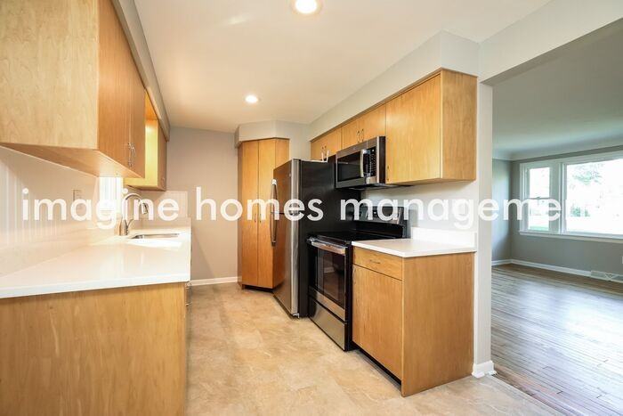7152 Welland Dr - Photo 6 of 15