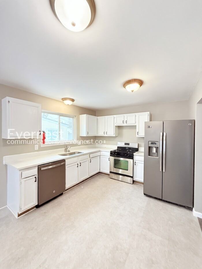 23569 Stewart Ave - Photo 5 of 22