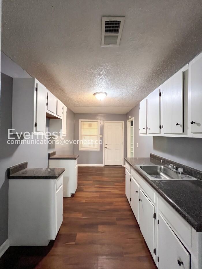 284 E Holmes Rd - Photo 5 of 26
