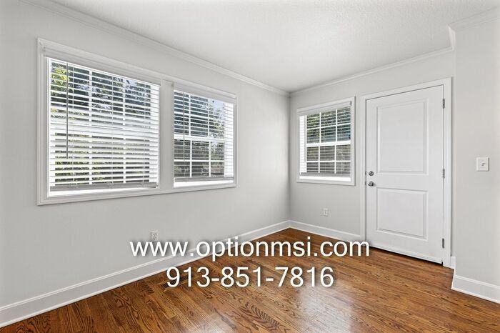 8926 Grand Ave - Photo 4 of 38