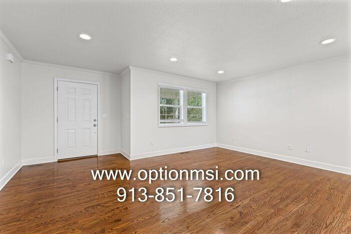 8926 Grand Ave - Photo 5 of 38